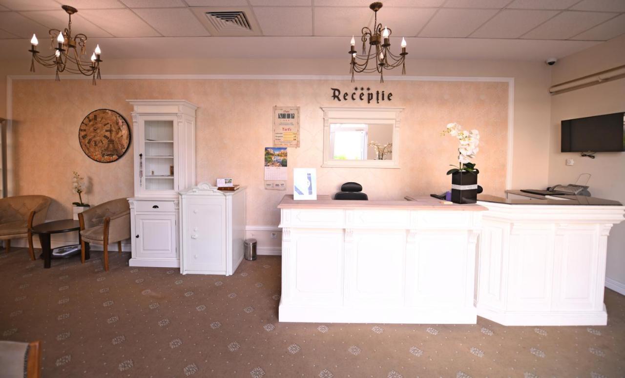 Vip Motel Restaurant Хацег Екстер'єр фото